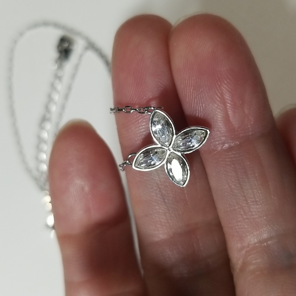 Like New Rare Swarovski Flower/Clover Necklace - Picture 8 of 10